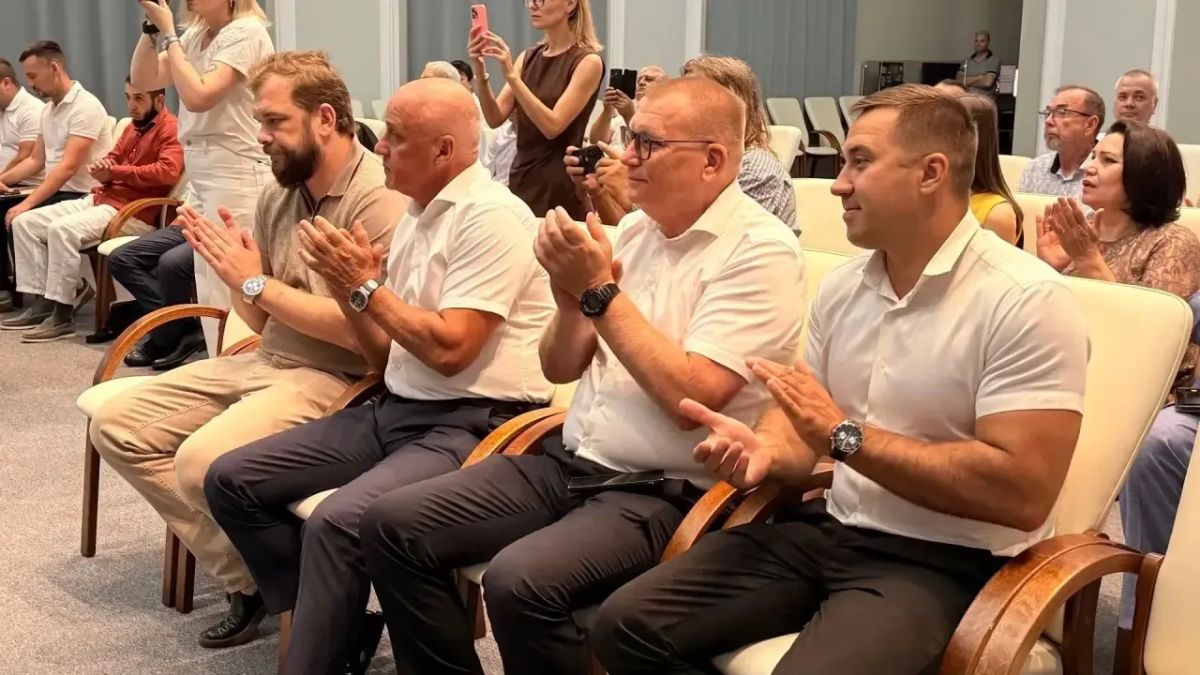 В Крыму наградили лучших строителей в преддверии профессионального праздника В Крыму наградили лучших строителей в преддверии профессионального праздника