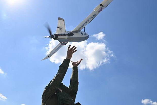 ВС России поразили сухогрузы с военной техникой в порту Николаев и в Черном море