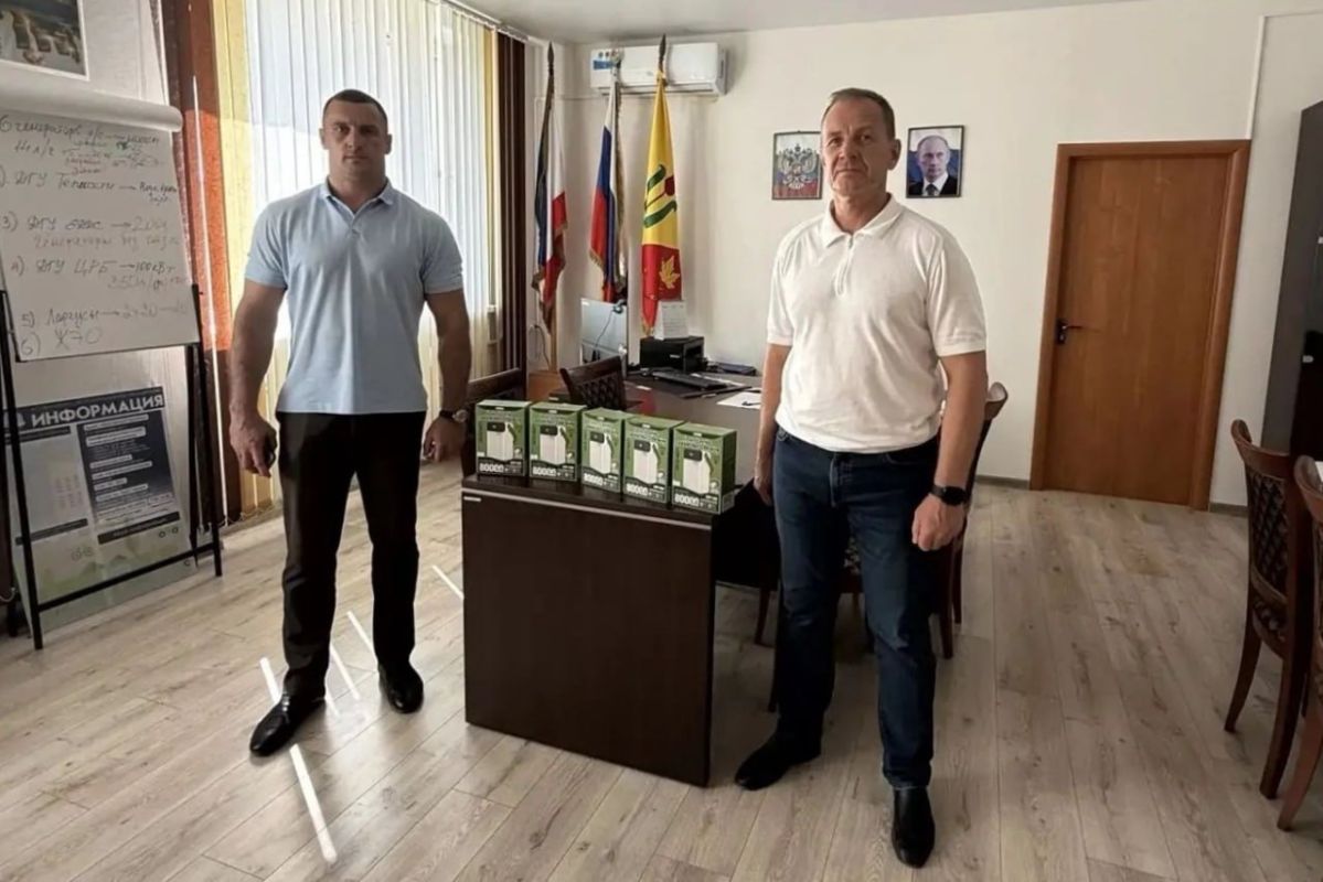 Депутаты Крыма помогают жителям в период режима ЧС Депутаты Крыма помогают жителям в период режима ЧС