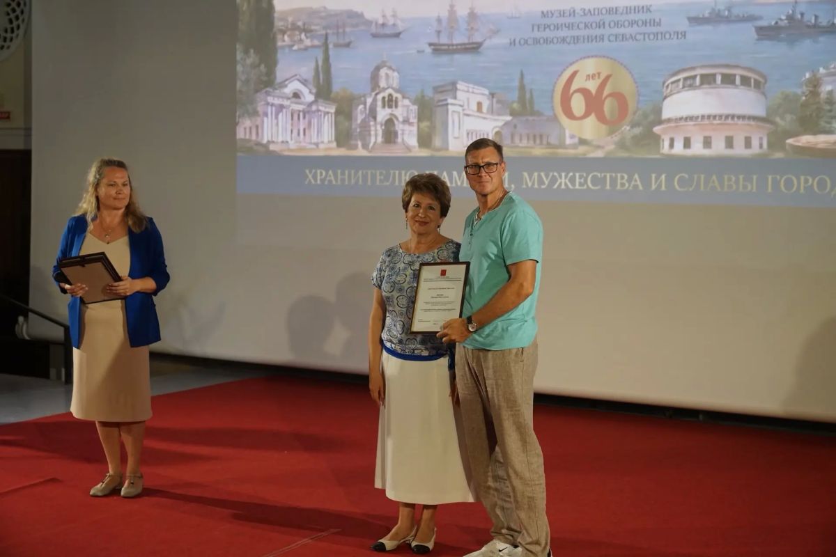 Екатерина Алтабаева: Приняла участие в торжественном мероприятии в честь 66-летия Музея-заповедника героической обороны и освобождения Севастополя Екатерина Алтабаева: Приняла участие в торжественном мероприятии в честь 66-летия Музея-заповедника героической обороны и освобождения Севастополя