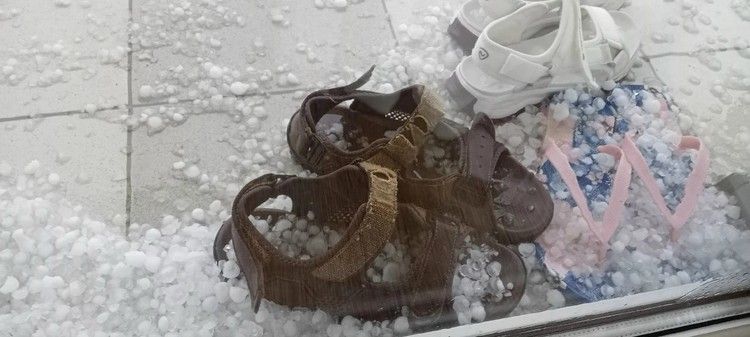 Укрывали машины одеялами: в Судаке выпал град с перепелиное яйцо 10 августа 2026 Укрывали машины одеялами: в Судаке выпал град с перепелиное яйцо 10 августа 2026