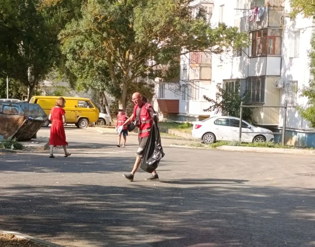 В Керчи продолжается масштабная работа по благоустройству и наведению чистоты В Керчи продолжается масштабная работа по благоустройству и наведению чистоты