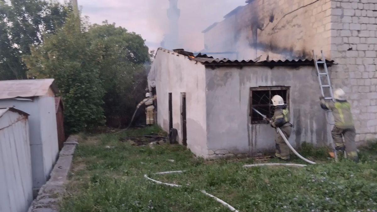 Крымские огнеборцы ликвидировали пожар в Бахчисарайском районе Крымские огнеборцы ликвидировали пожар в Бахчисарайском районе