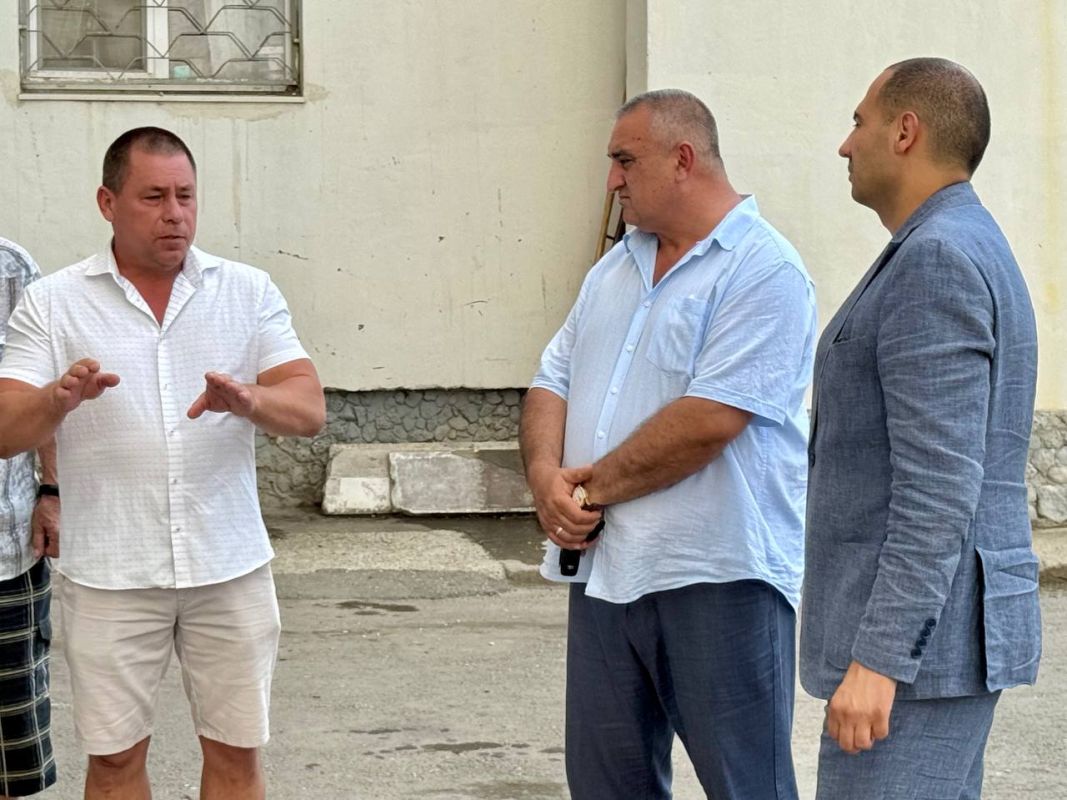 Виталий Оганесян: Встретился с жильцами многоквартирного дома по проспекту Победы, 47 Виталий Оганесян: Встретился с жильцами многоквартирного дома по проспекту Победы, 47