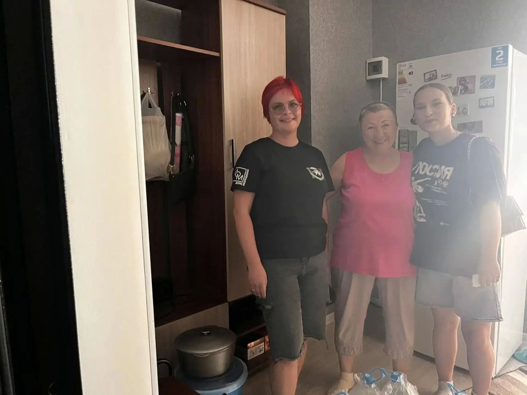 Помощь рядом: волонтёры продолжают поддерживать жителей в непростой ситуации! Работа мобильной группы не... Помощь рядом: волонтёры продолжают поддерживать жителей в непростой ситуации! Работа мобильной группы не...