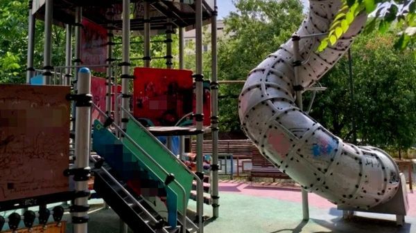 В Севастополе 9-летний ребенок травмировал позвоночник на детской площадке