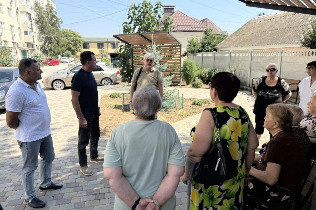 Встреча Леонида Бабашова с жителями: вопросы города обсуждают непосредственно во дворах