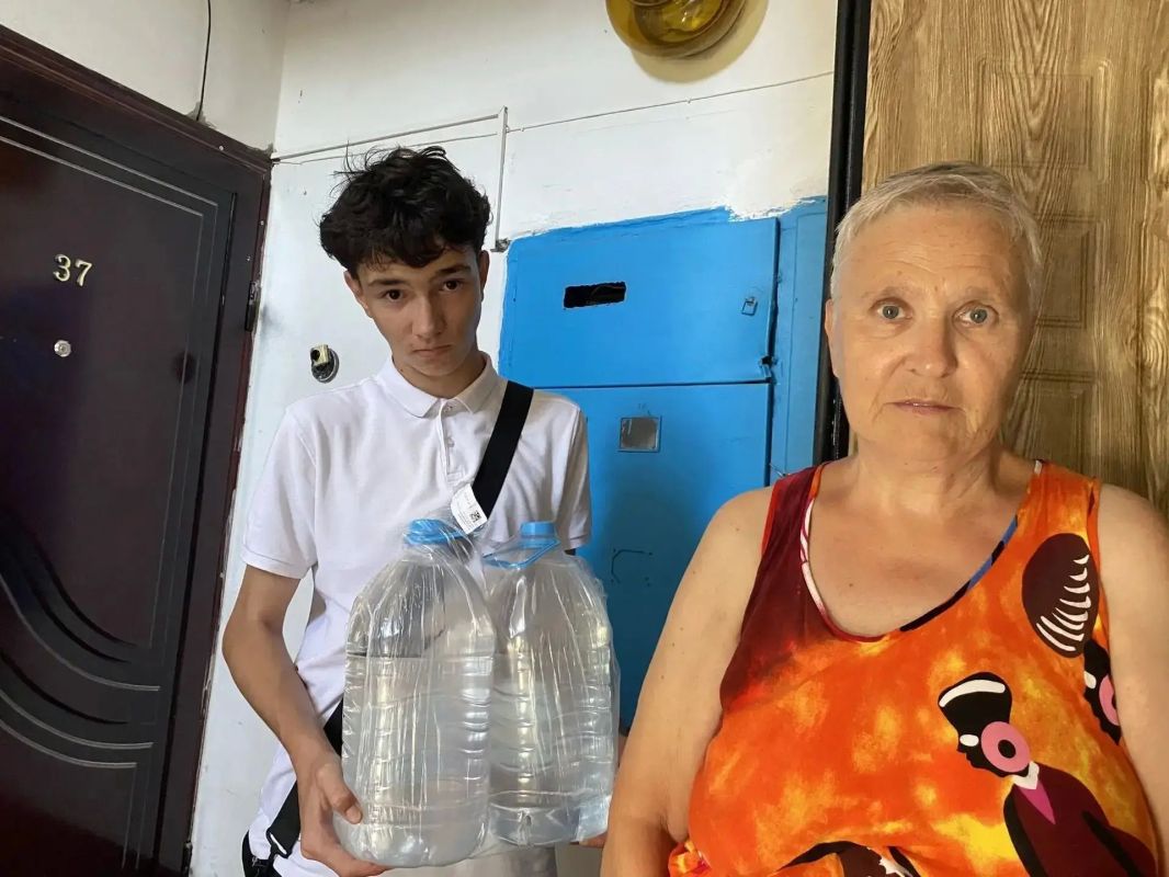 Помощь рядом: волонтёры продолжают поддерживать жителей в непростой ситуации! Работа мобильной группы не... Помощь рядом: волонтёры продолжают поддерживать жителей в непростой ситуации! Работа мобильной группы не...