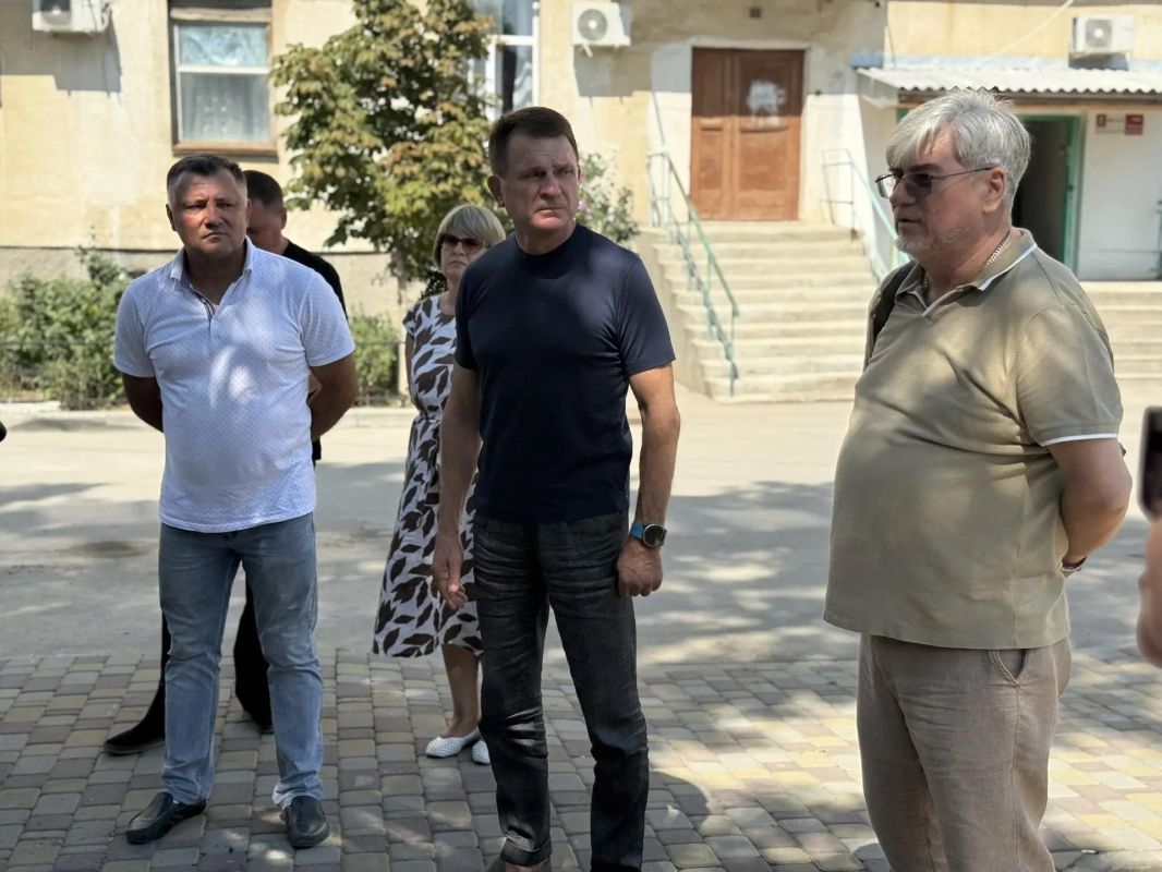 Встреча Леонида Бабашова с жителями: вопросы города обсуждают непосредственно во дворах Встреча Леонида Бабашова с жителями: вопросы города обсуждают непосредственно во дворах