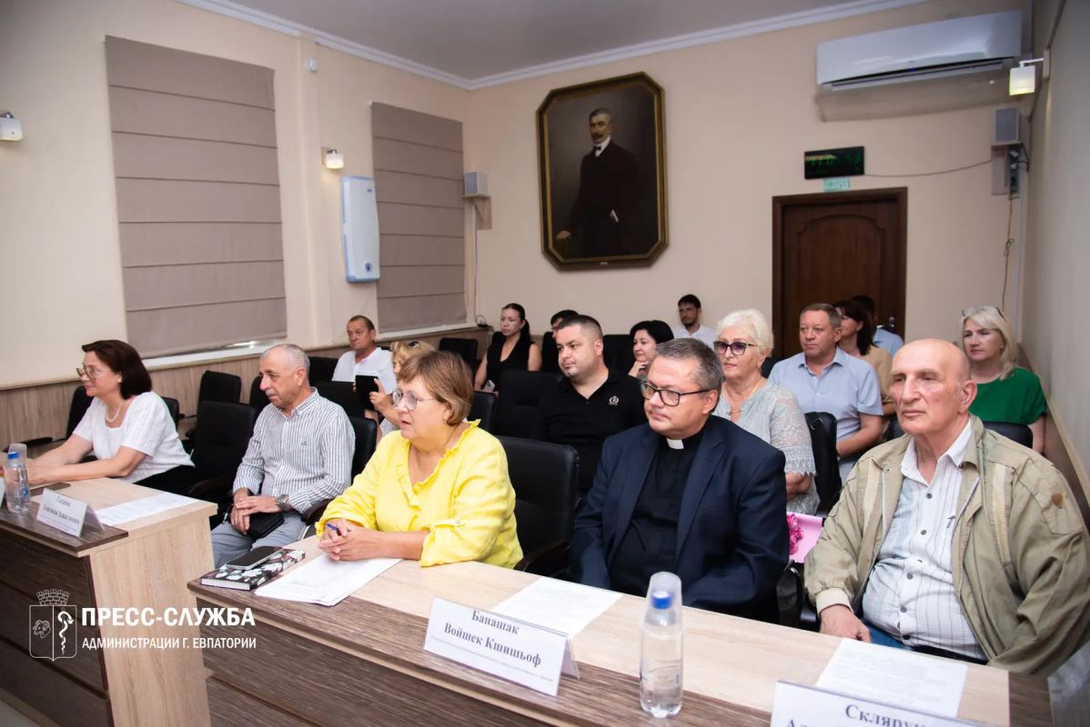 В Евпатории прошло заседание Совета по межнациональным и межконфессиональным отношениям В Евпатории прошло заседание Совета по межнациональным и межконфессиональным отношениям