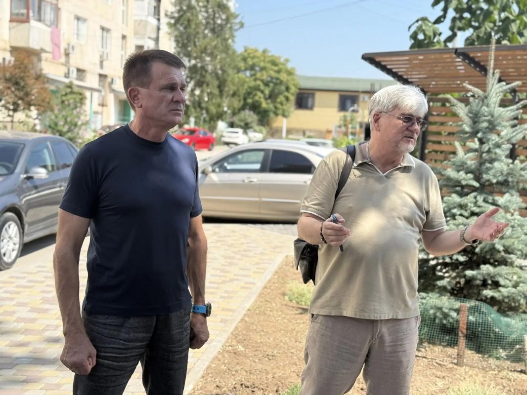 Встреча Леонида Бабашова с жителями: вопросы города обсуждают непосредственно во дворах Встреча Леонида Бабашова с жителями: вопросы города обсуждают непосредственно во дворах