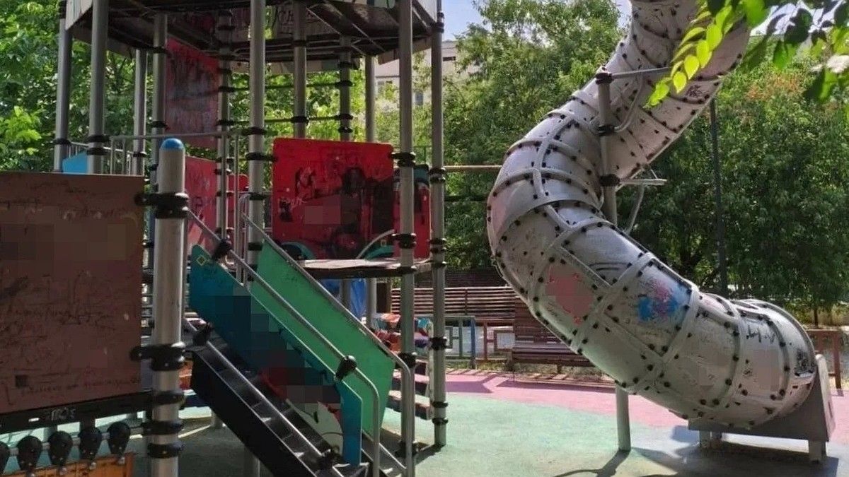 В Севастополе ребенок получил травму позвоночника на детской площадке: прокуратура проводит проверку