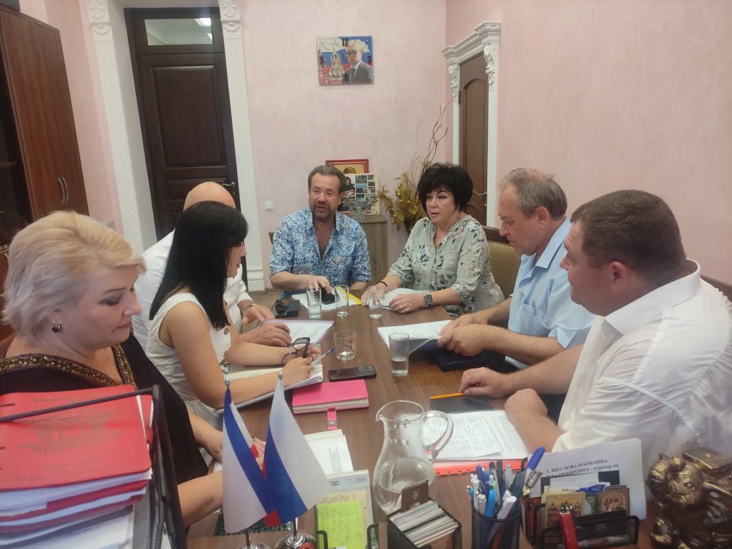 11 августа 2026 года в Государственном бюджетном учреждении культуры «Центр народного творчества Республики Крым» состоялось итоговое рабочее совещание организационного комитета по вопросам организации и проведения... 11 августа 2026 года в Государственном бюджетном учреждении культуры «Центр народного творчества Республики Крым» состоялось итоговое рабочее совещание организационного комитета по вопросам организации и проведения...