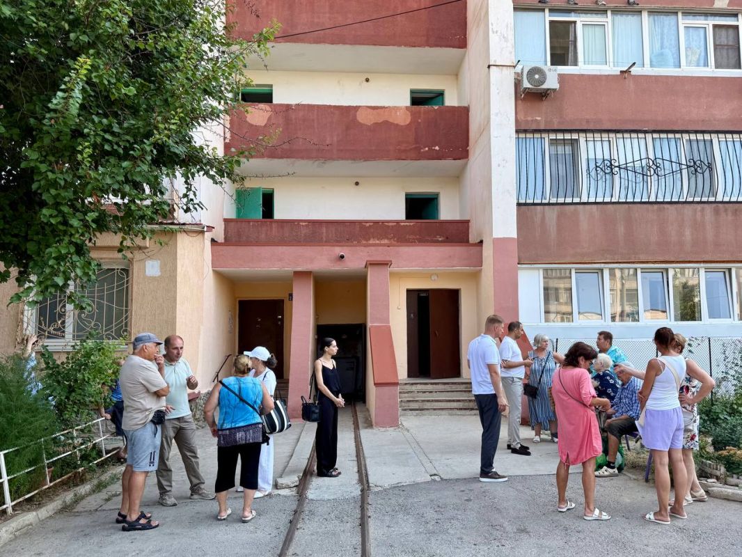 Виталий Оганесян: Встретился с жильцами домов по улице 9 Мая, 53 и 55