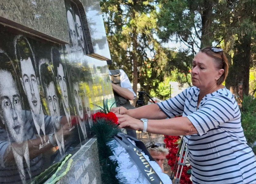 В Севастополе почтили память экипажа атомной подлодки «Курск» В Севастополе почтили память экипажа атомной подлодки «Курск»