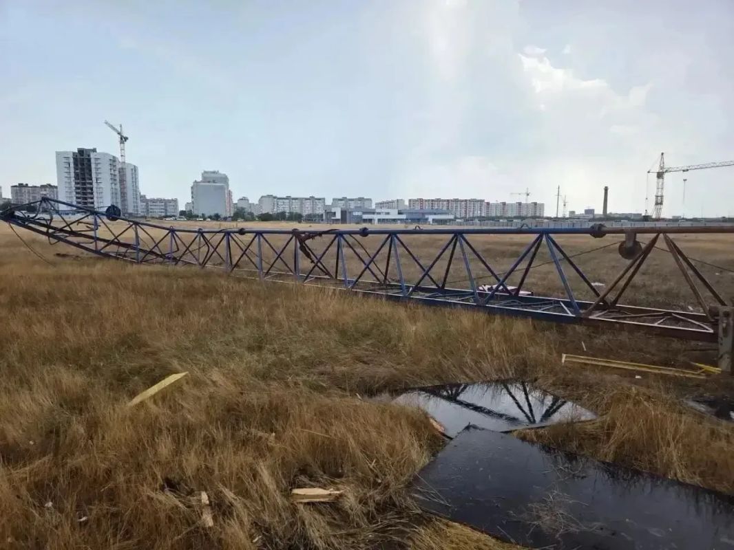 В Евпатории на стройке упал башенный кран: прокуратура проводит проверку В Евпатории на стройке упал башенный кран: прокуратура проводит проверку