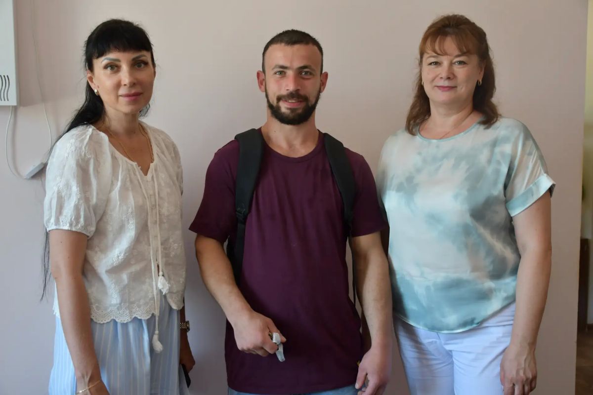 Василий Грабован: Эмиль Караев, лишенный родительского попечения, получил долгожданные ключи от жилья из рук моего заместителя Эллы Бастрыкиной Василий Грабован: Эмиль Караев, лишенный родительского попечения, получил долгожданные ключи от жилья из рук моего заместителя Эллы Бастрыкиной