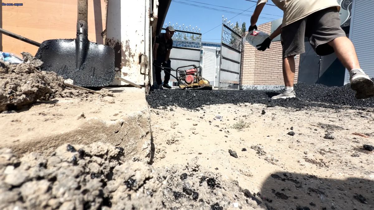 На центральном рынке асфальтируют территорию На центральном рынке асфальтируют территорию