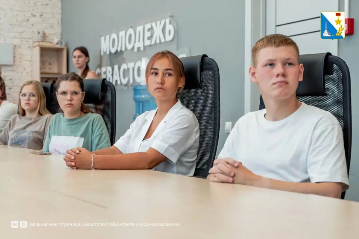 Севастопольской молодежи рассказали об истории военной авиации Севастопольской молодежи рассказали об истории военной авиации