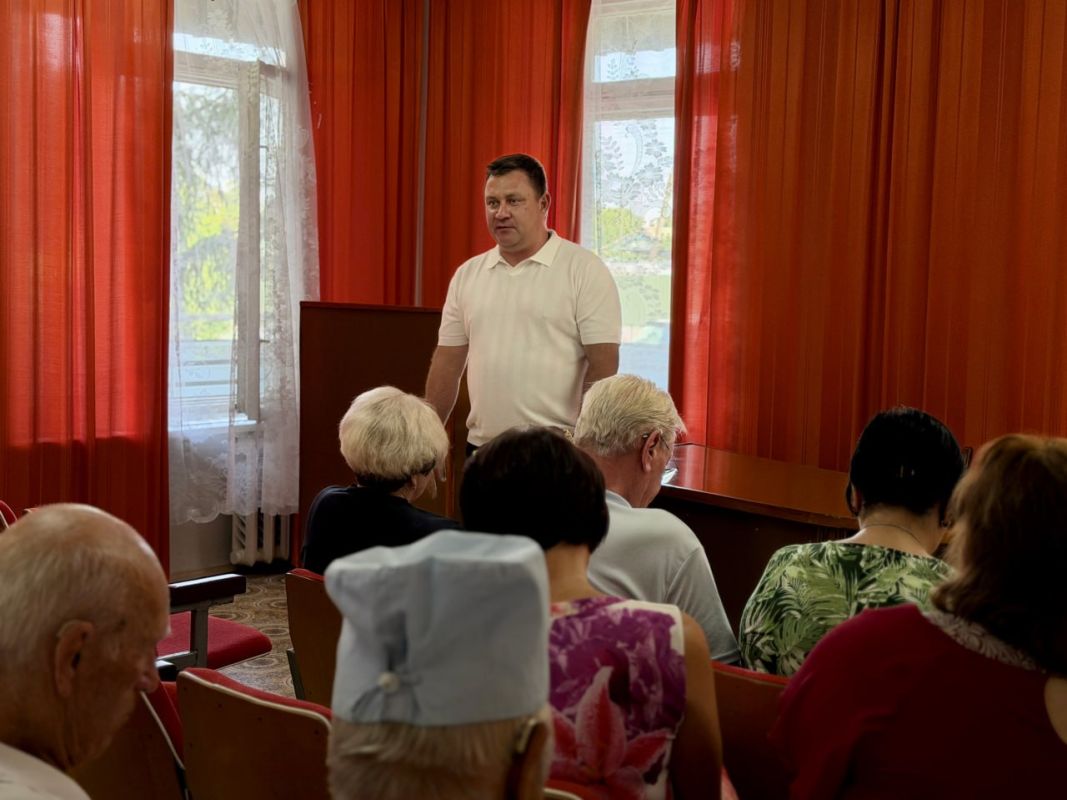 Юрий Нестеренко: Рабочие встречи с трудовыми коллективами и жителями Бахчисарайского района, сегодня начали с коллектива Почтовской участковой больницы ГБУЗ РК «Бахчисарайская ЦРБ», при участии руководства района