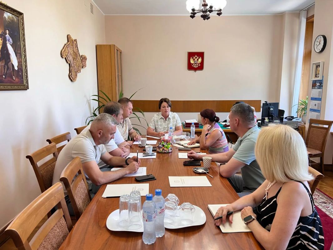 Первый заместитель начальника Инспекции Дмитрий Разумовский принял участие в рабочем совещании проведенном председателем Комитета Государственного Совета Республики Крым по транспорту, жилищно-коммунальному и дорожному... Первый заместитель начальника Инспекции Дмитрий Разумовский принял участие в рабочем совещании проведенном председателем Комитета Государственного Совета Республики Крым по транспорту, жилищно-коммунальному и дорожному...