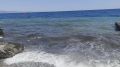Сегодня на море в Алуште шторм, но купальщиков не остановить