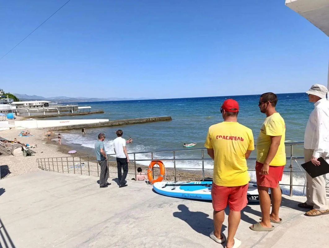 Алушта остается любимым местом отдыха для крымчан и россиян Алушта остается любимым местом отдыха для крымчан и россиян