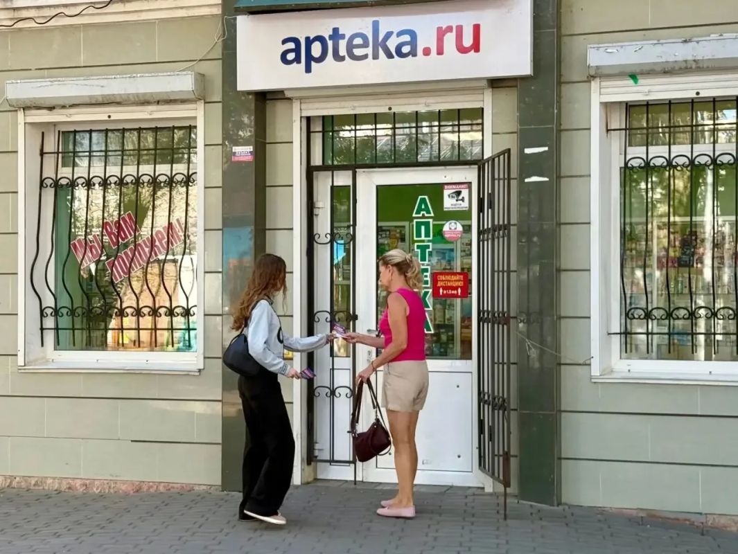 Безопасный отдых: волонтеры напомнили сакчанам о правилах поведения у воды Безопасный отдых: волонтеры напомнили сакчанам о правилах поведения у воды