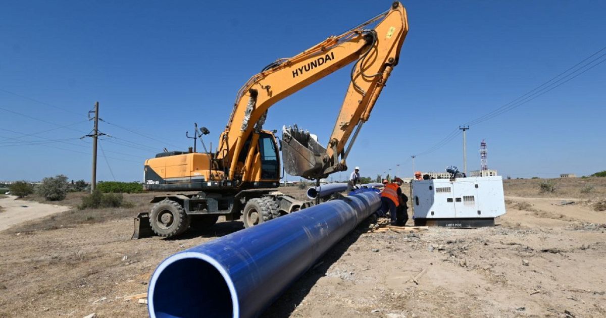 Новый водовод в Перевальном готов почти 80%
