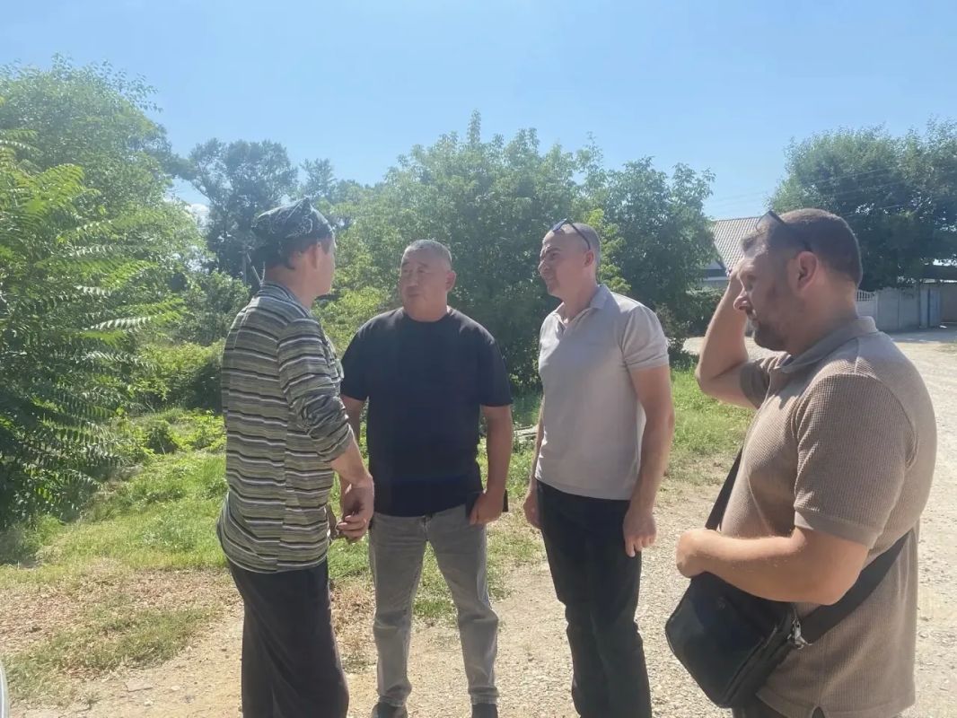 Выезды в населённые пункты Белогорского района и общение с жителями сейчас – одна из первоочередных задач для нашей команды Выезды в населённые пункты Белогорского района и общение с жителями сейчас – одна из первоочередных задач для нашей команды