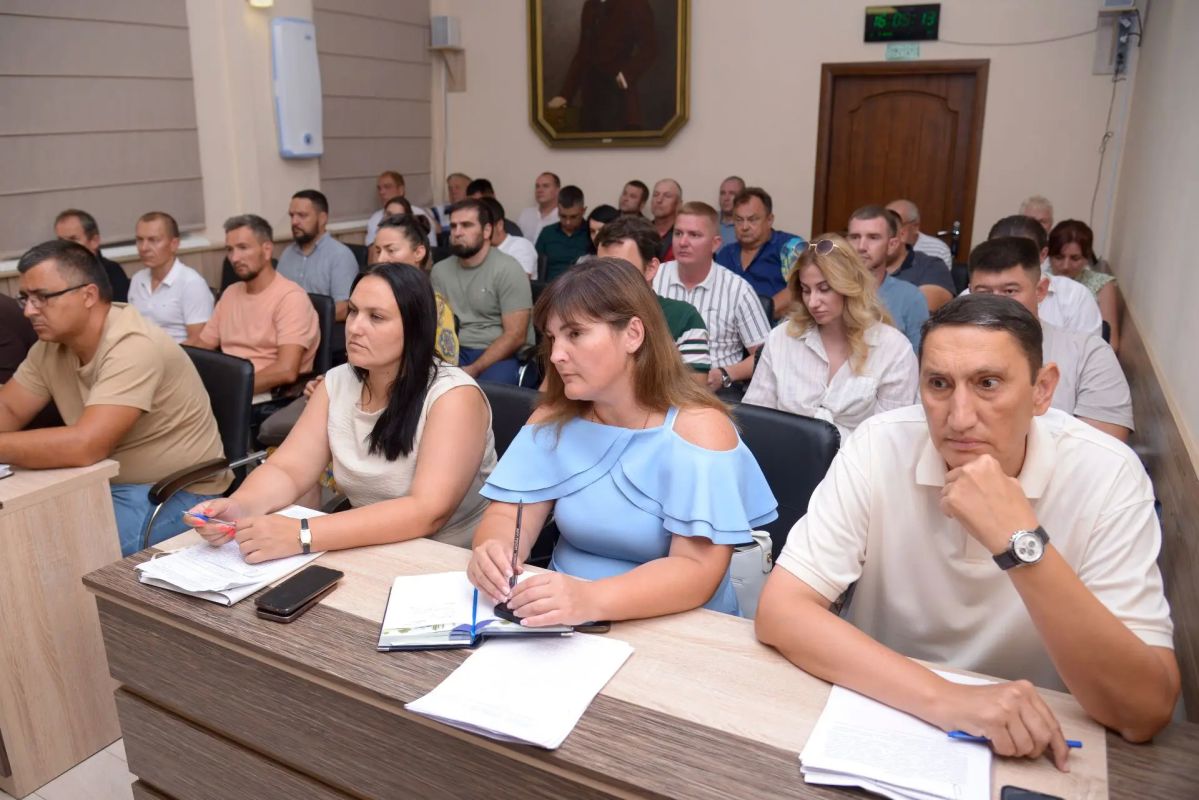 В Евпатории обсудили меры по борьбе со стихийными свалками строительных отходов В Евпатории обсудили меры по борьбе со стихийными свалками строительных отходов