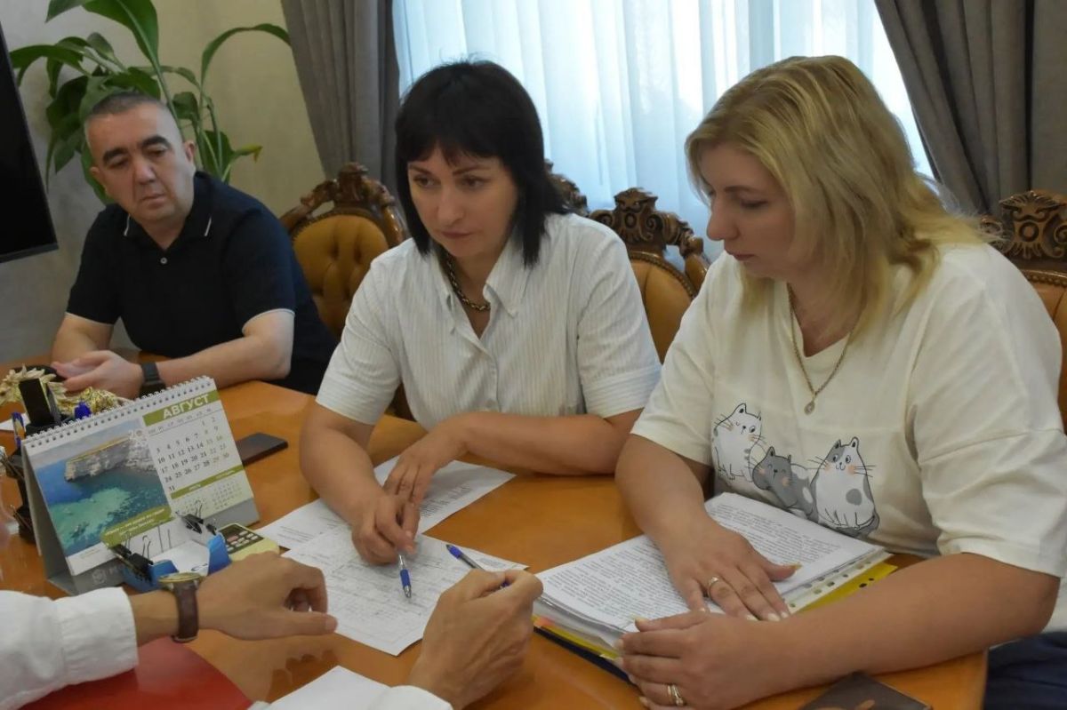 Лариса Кулинич: Сегодня на приёме граждан ко мне обратились владельцы земельного участка в СПК «Зелёный Яр» Ленинского района Лариса Кулинич: Сегодня на приёме граждан ко мне обратились владельцы земельного участка в СПК «Зелёный Яр» Ленинского района