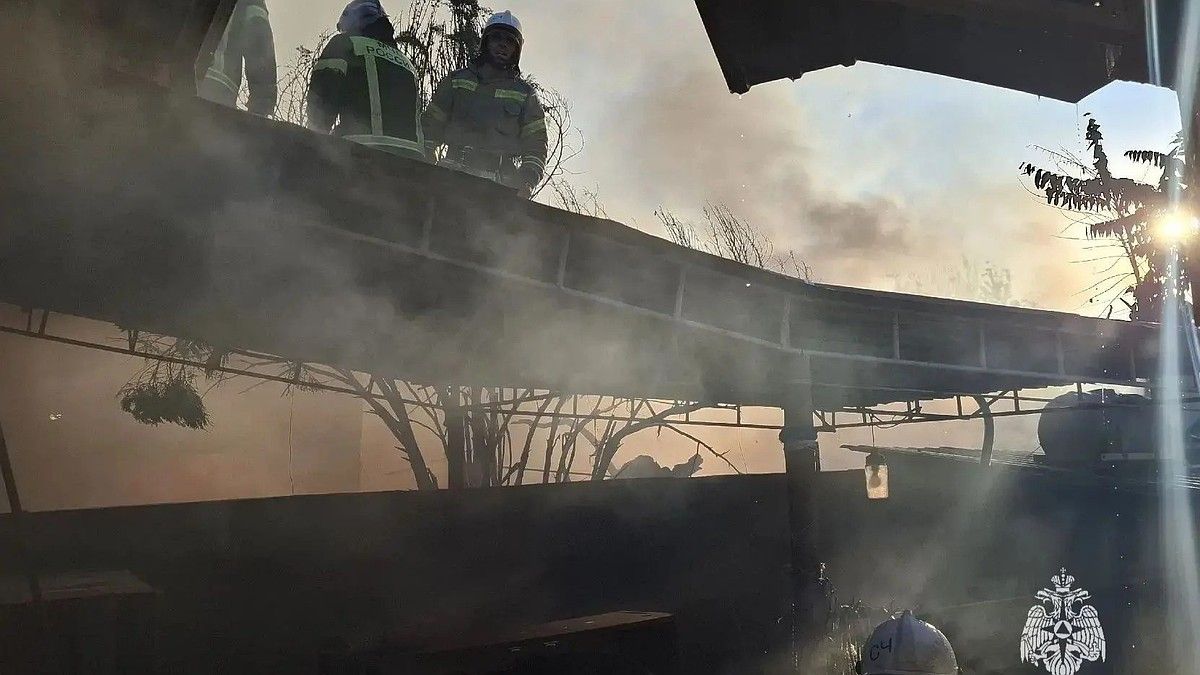 Пожар в частном секторе в Феодосии удалось локализовать