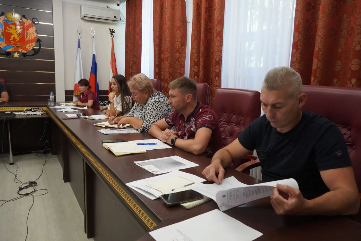 В Керчи с рабочим визитом пребывают министр жилищно-коммунального хозяйства Республики Крым Алексей Кудинов и министр жилищной политики и государственного строительного надзора РК Никита Тарасов В Керчи с рабочим визитом пребывают министр жилищно-коммунального хозяйства Республики Крым Алексей Кудинов и министр жилищной политики и государственного строительного надзора РК Никита Тарасов
