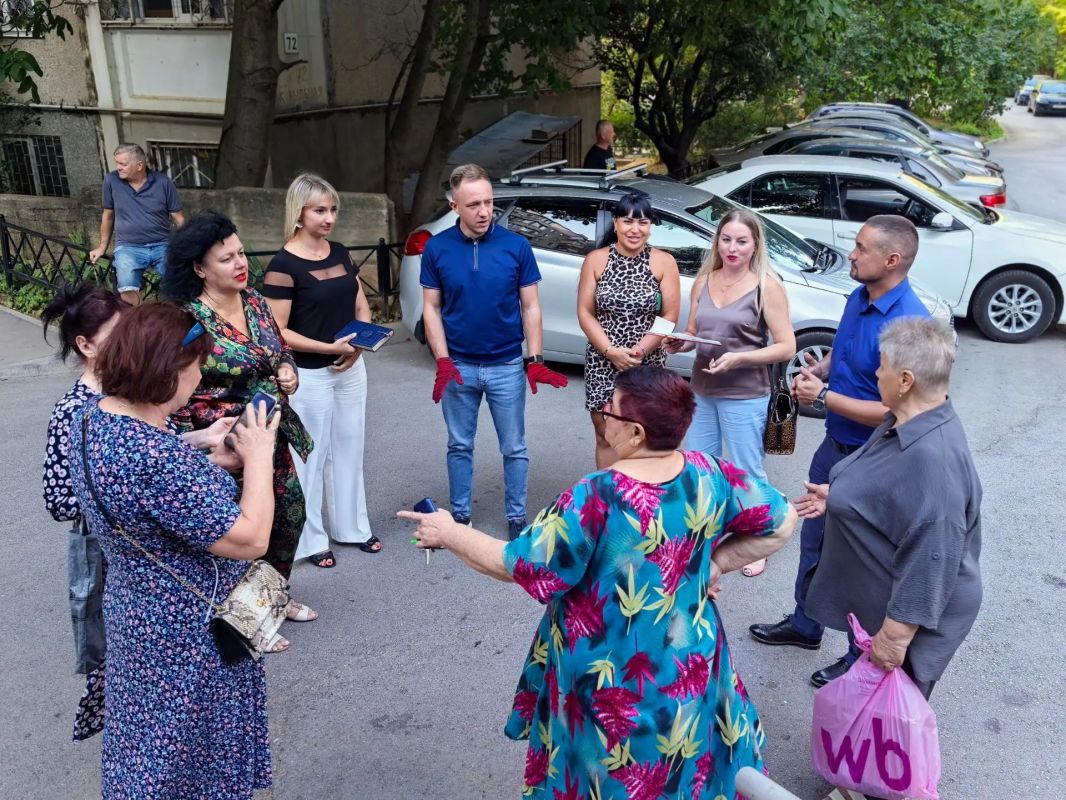Начальник Инспекции по жилищному надзору Республики Крым Елена Кухоль продолжает принимать участие в выездных совещаниях с председателями и жителями многоквартирных домов