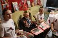 В Керчи волонтёры Победы вручили портрет ветерану