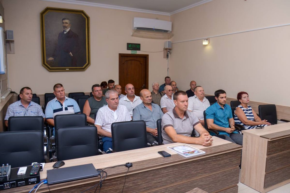 Виталий Оганесян: Для того, чтобы поблагодарить человека за самоотверженный труд, не нужно ждать особого повода или профессионального праздника, особенно, если речь идёт о людях, работающих днём и ночью в сфере... Виталий Оганесян: Для того, чтобы поблагодарить человека за самоотверженный труд, не нужно ждать особого повода или профессионального праздника, особенно, если речь идёт о людях, работающих днём и ночью в сфере...