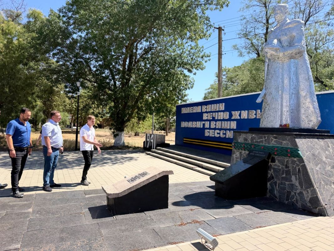Юрий Нестеренко: С жителями Журавлевки и руководством Симферопольского района обсудили перенос библиотеки из старого здания с ветхой крышей и печным отоплением в сельский Дом культуры Юрий Нестеренко: С жителями Журавлевки и руководством Симферопольского района обсудили перенос библиотеки из старого здания с ветхой крышей и печным отоплением в сельский Дом культуры