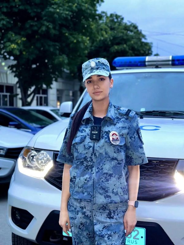 Солнечных и понастоящему хороших выходных, желает всем жителям и гостям Крымского полуострова сотрудница ОМВД России «Феодосийский»