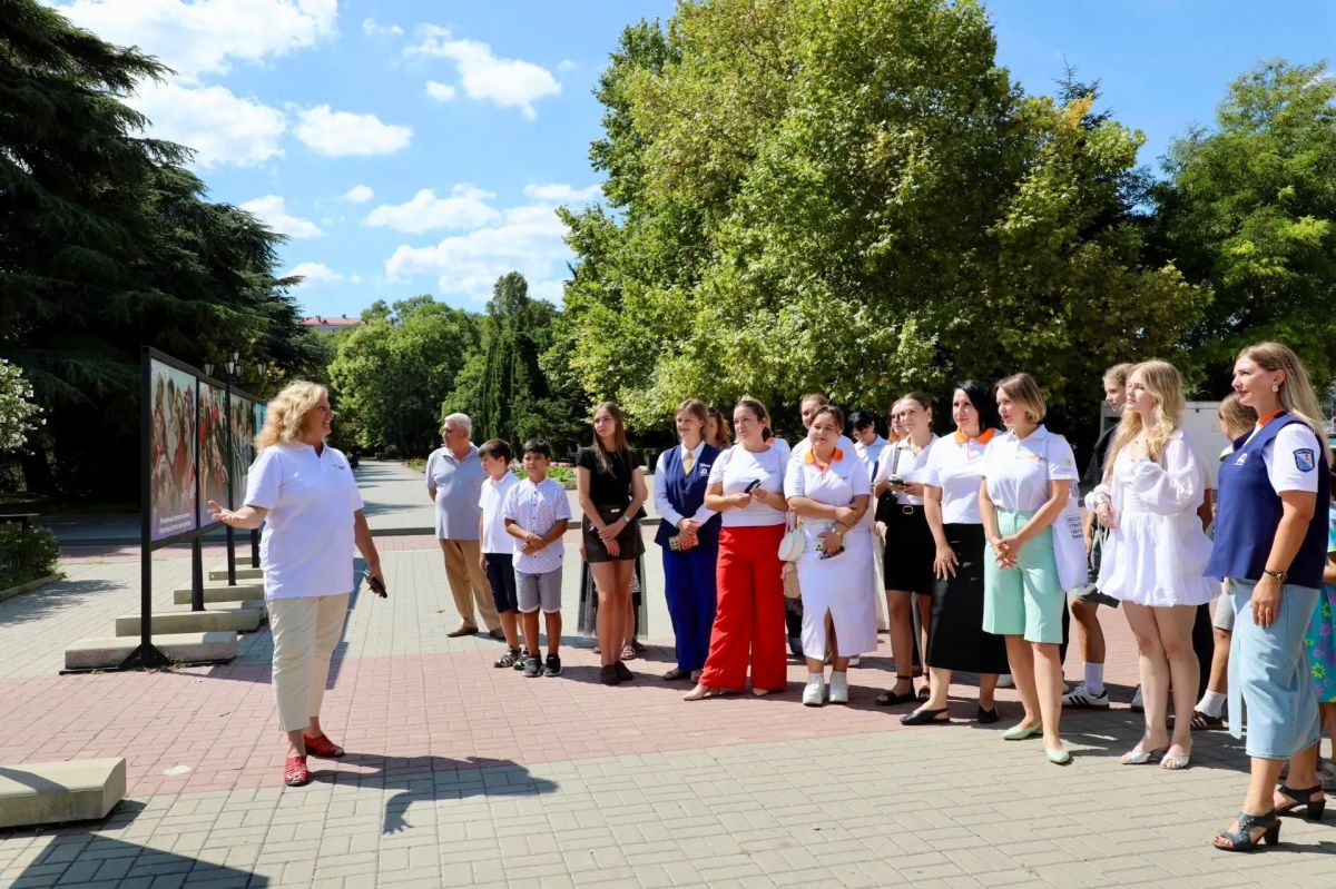 В Севастополе открылась обновлённая фотовыставка проекта «Навигаторы детства» В Севастополе открылась обновлённая фотовыставка проекта «Навигаторы детства»