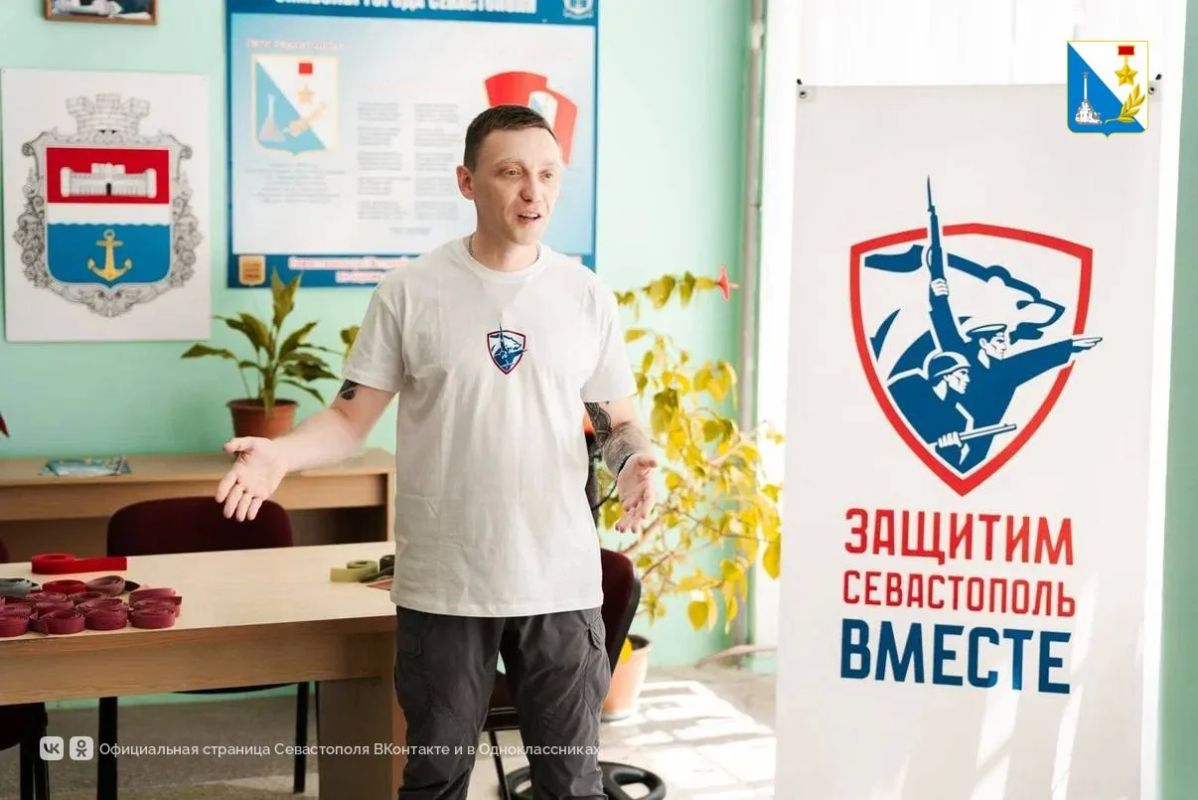 Жители разных возрастов и профессий проходят курсы первой помощи Жители разных возрастов и профессий проходят курсы первой помощи