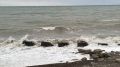 Море у берегов Ялты штормит: любителей ярких селфи предупредили об опасности