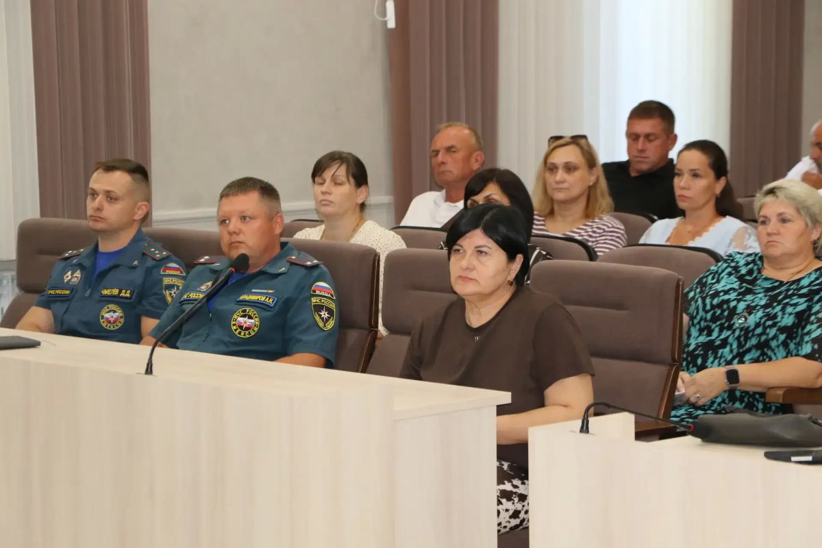 С главами поселений и депутатами райсовета проведено совещание по информированию населения об ограничениях доступа граждан и гражданского автотранспорта в зону лесных массивов С главами поселений и депутатами райсовета проведено совещание по информированию населения об ограничениях доступа граждан и гражданского автотранспорта в зону лесных массивов