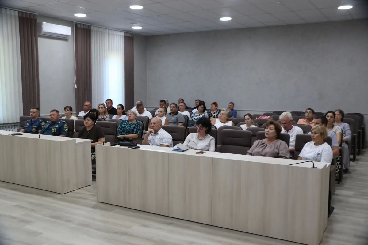 С главами поселений и депутатами райсовета проведено совещание по информированию населения об ограничениях доступа граждан и гражданского автотранспорта в зону лесных массивов С главами поселений и депутатами райсовета проведено совещание по информированию населения об ограничениях доступа граждан и гражданского автотранспорта в зону лесных массивов