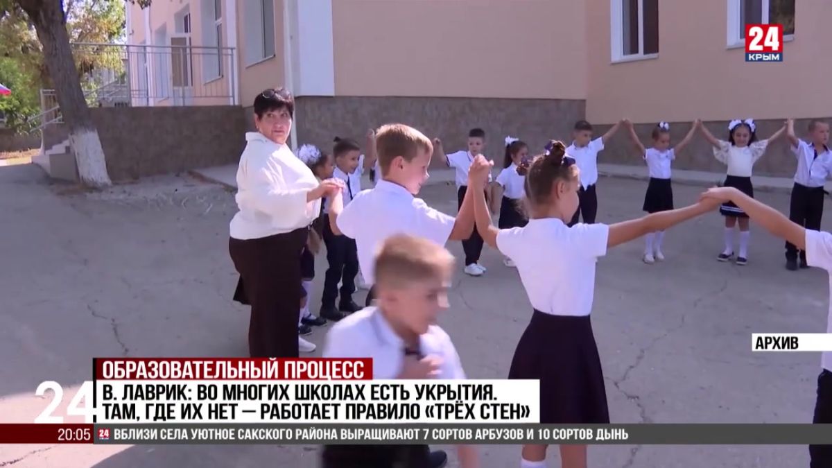 Требования к школьной форме смягчили. Ученикам рекомендуют выбирать деловой стиль одежды