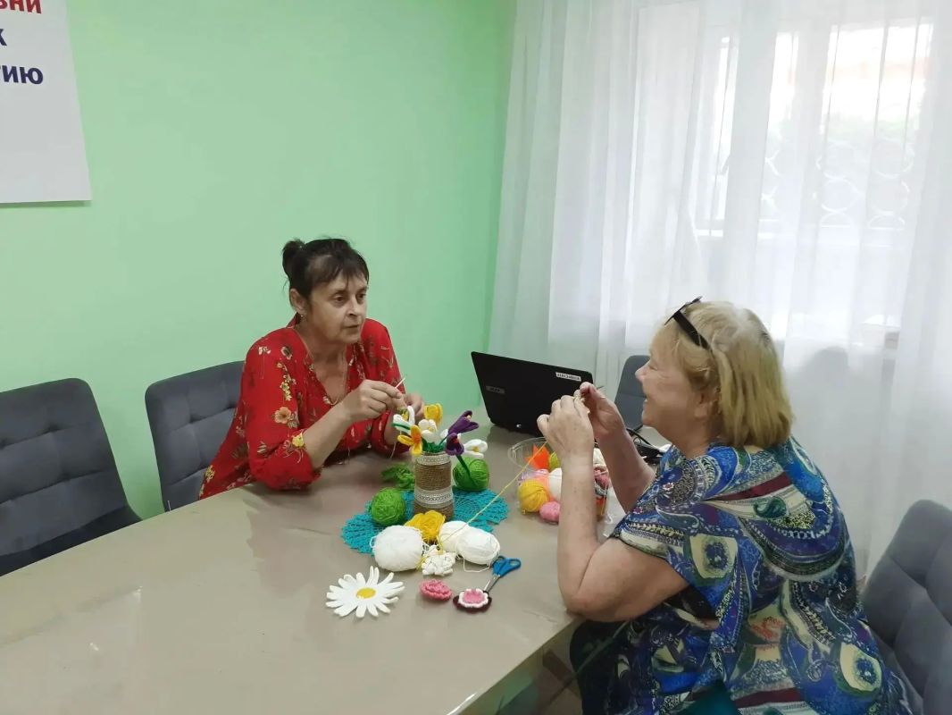 «Активное долголетие»: Керченские рукодельницы создают шедевры прикладного творчества