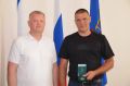 В Феодосии за мужество и самоотверженность награждён водитель бензовоза Сергей Шуликов