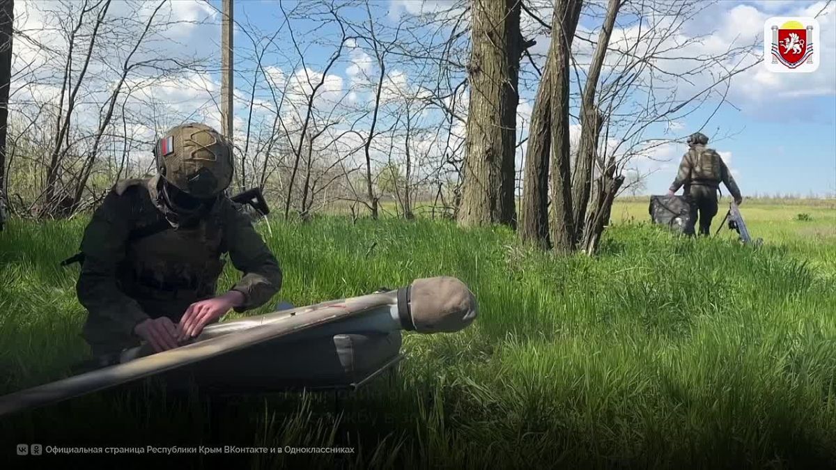 Расчеты беспилотных летательных аппаратов комплекса «ZALA» 18-й общевойсковой армии в круглосуточном режиме выполняют задачи по воздушной разведке, выявлению целей и корректировки ударов авиации и огня артиллерии, а также...
