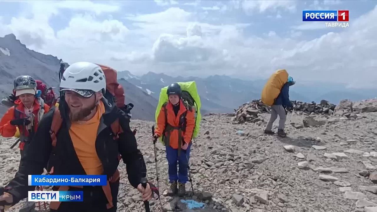 Сегодня утром группу альпинистов из Севастополя эвакуировали с горы Эльбрус