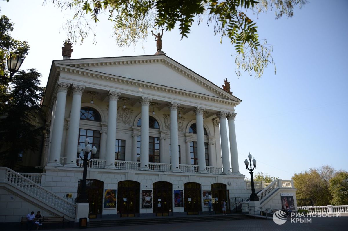 Театры Крыма и Севастополя приготовили для зрителей яркую осень Театры Крыма и Севастополя приготовили для зрителей яркую осень